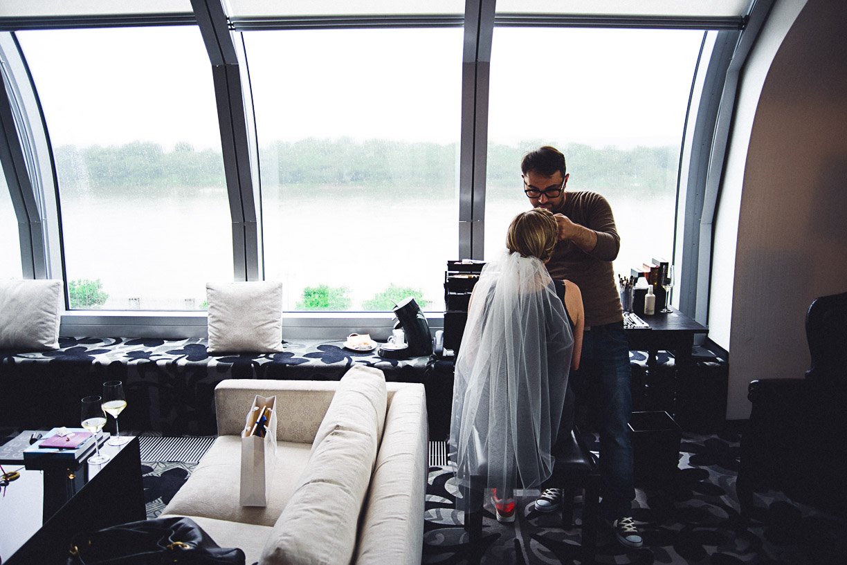 Bild zu Hochzeit in der Kreuzbergkirche - Getting Ready im Kameha Grand Bonn