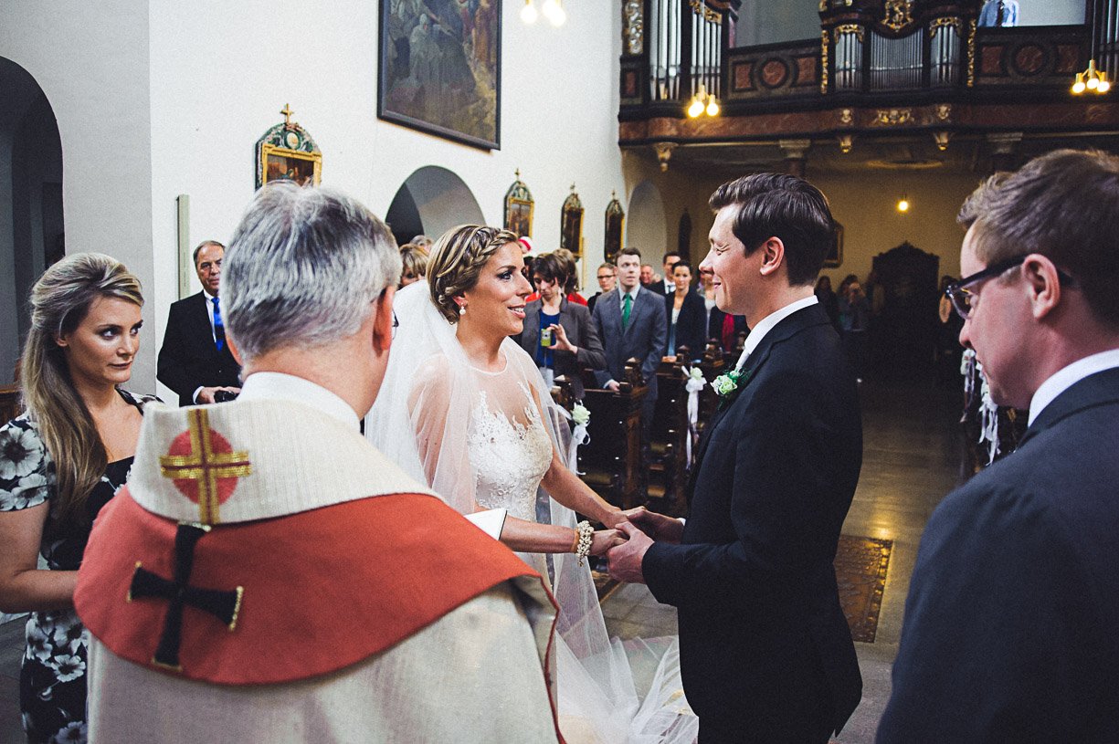Bild zu Hochzeit in der Kreuzbergkirche - Getting Ready im Kameha Grand Bonn