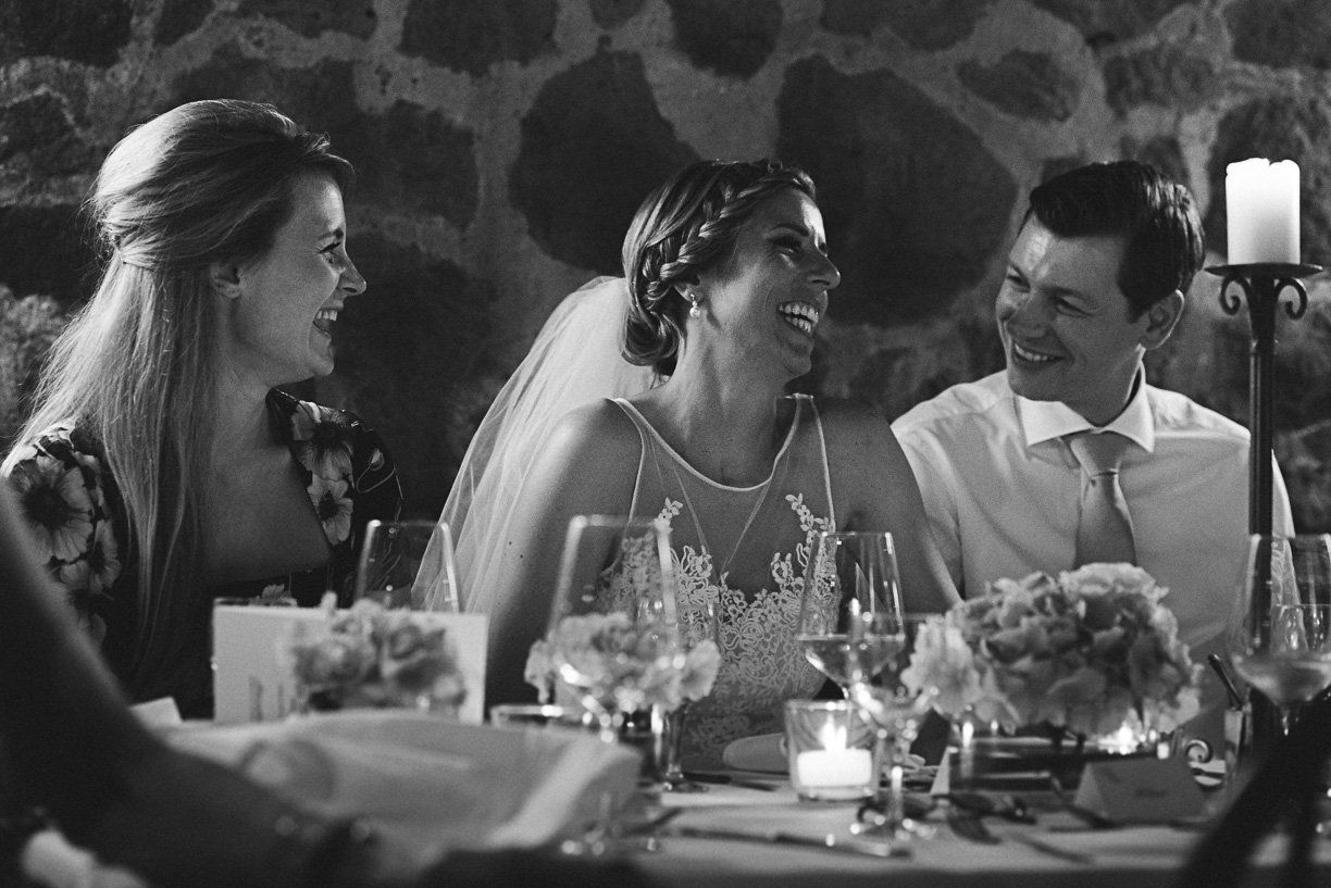 Bild zu Hochzeit in der Kreuzbergkirche - Getting Ready im Kameha Grand Bonn