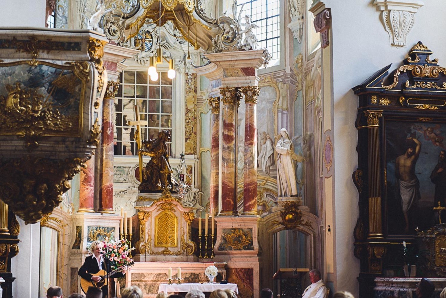 Bild zu Heiraten in der Kreuzbergkirche Bonn und feiern in der Godesburg Bad Godesberg