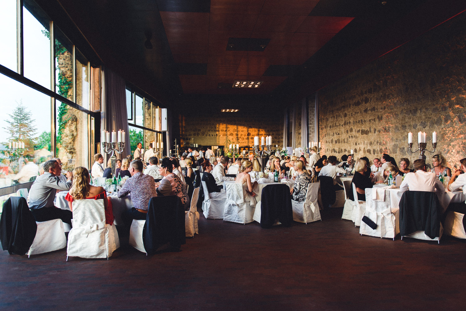 Bild zu Heiraten in der Kreuzbergkirche Bonn und feiern in der Godesburg Bad Godesberg